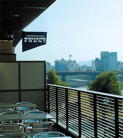 スクエアフロント